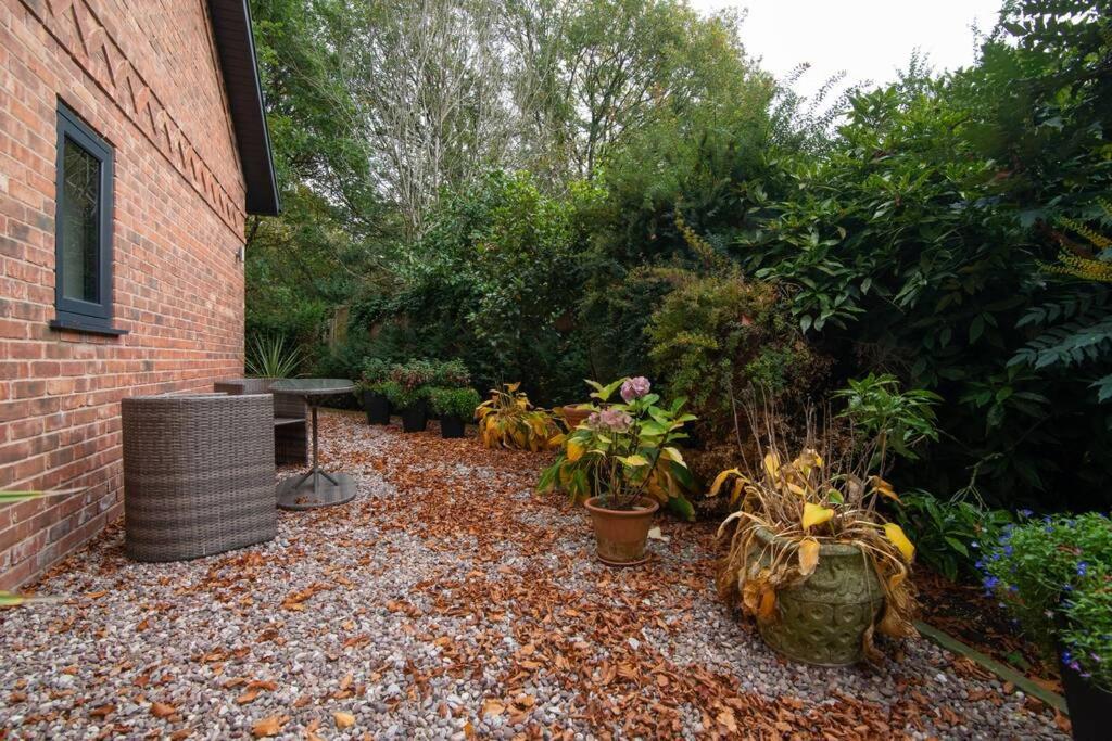 Luxury Coach House Next To Woodland In Knutsford Villa Екстериор снимка