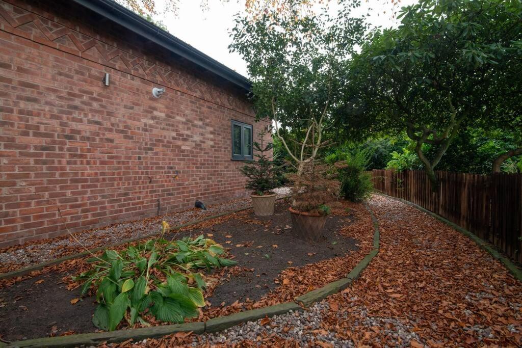 Luxury Coach House Next To Woodland In Knutsford Villa Екстериор снимка