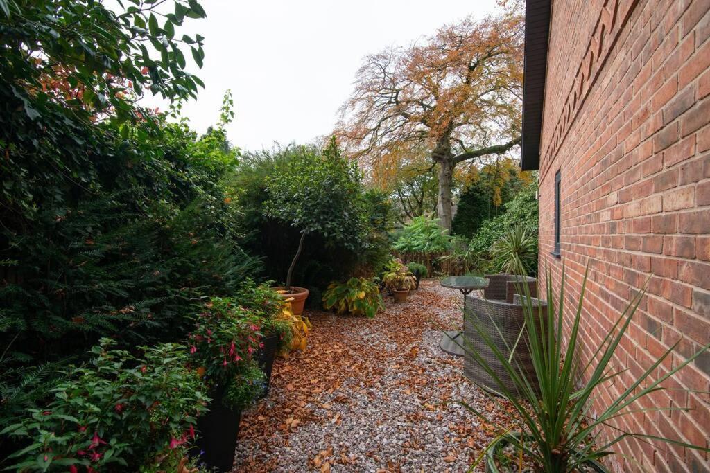 Luxury Coach House Next To Woodland In Knutsford Villa Екстериор снимка