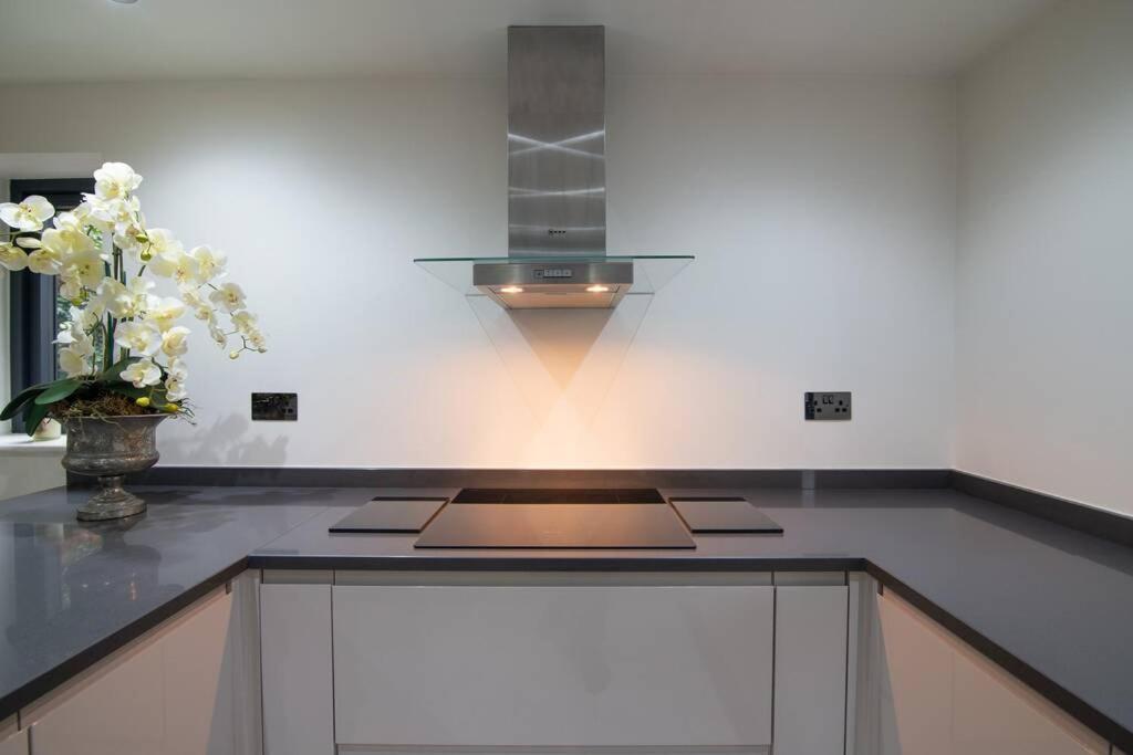 Luxury Coach House Next To Woodland In Knutsford Villa Екстериор снимка