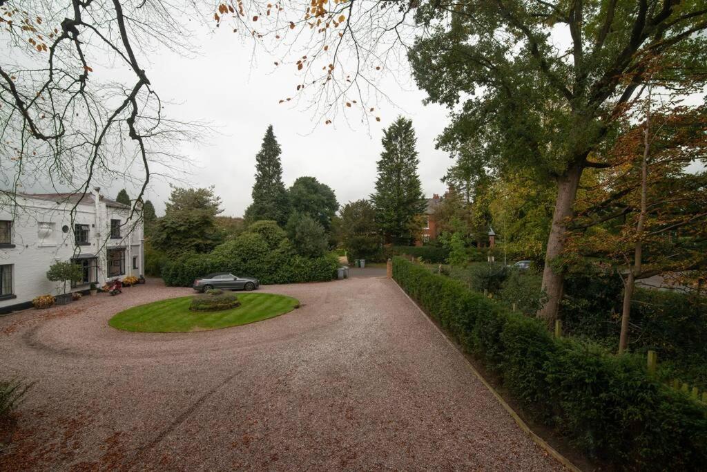 Luxury Coach House Next To Woodland In Knutsford Villa Екстериор снимка