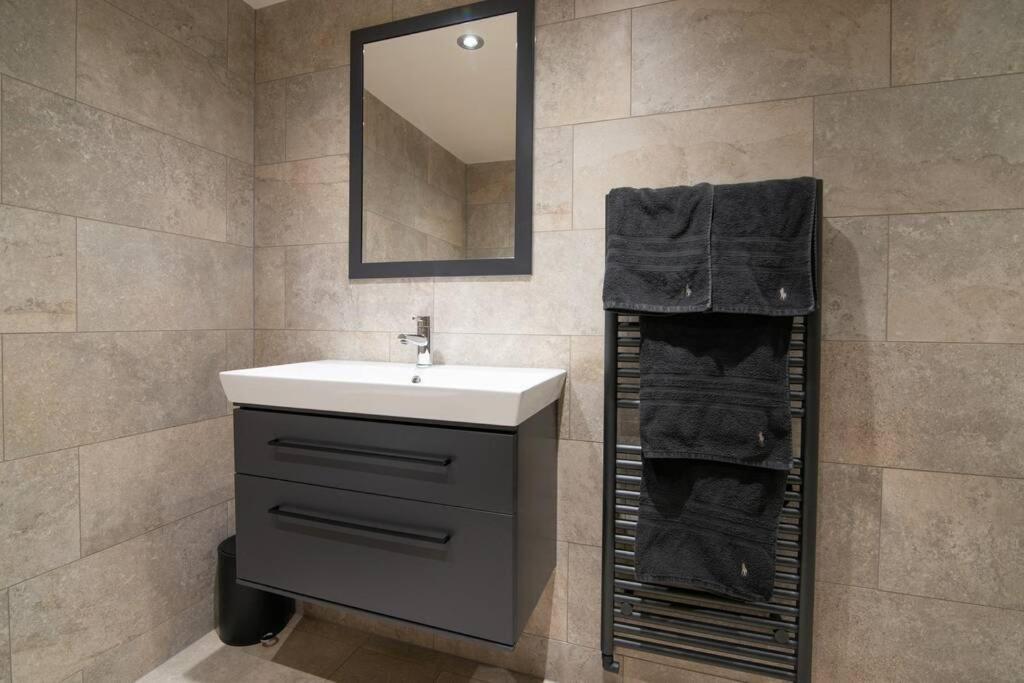 Luxury Coach House Next To Woodland In Knutsford Villa Екстериор снимка