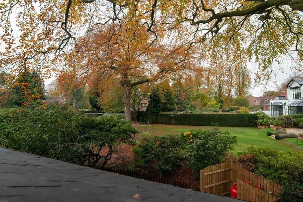 Luxury Coach House Next To Woodland In Knutsford Villa Екстериор снимка