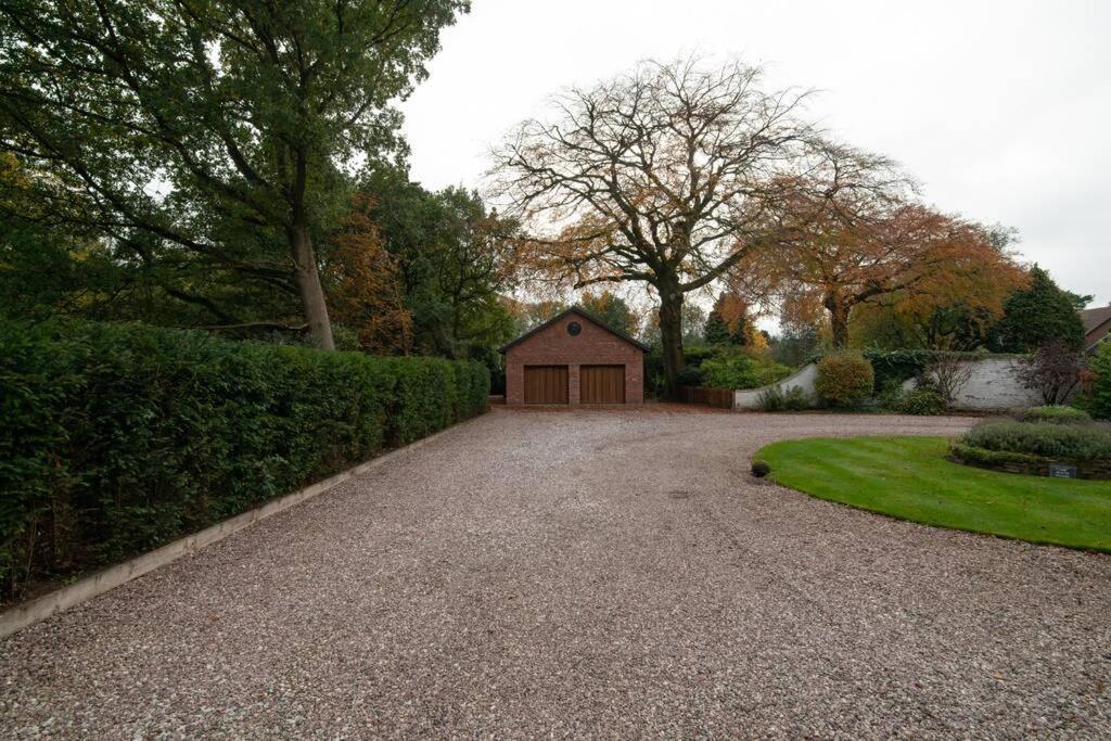 Luxury Coach House Next To Woodland In Knutsford Villa Екстериор снимка