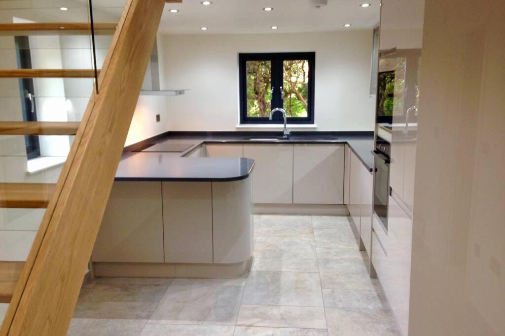 Luxury Coach House Next To Woodland In Knutsford Villa Екстериор снимка