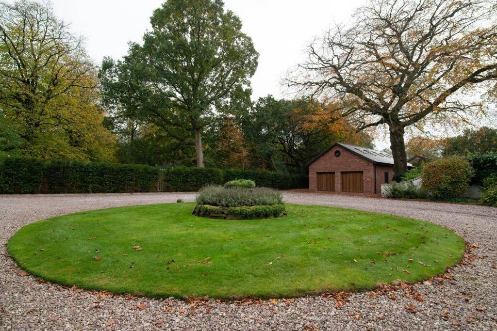 Luxury Coach House Next To Woodland In Knutsford Villa Екстериор снимка